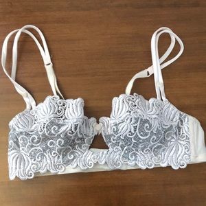 Lise Charmel 32B Bra France Couture Embroidery.